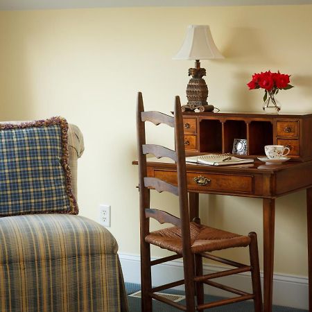 Inn At Warner Hall Gloucester Εξωτερικό φωτογραφία