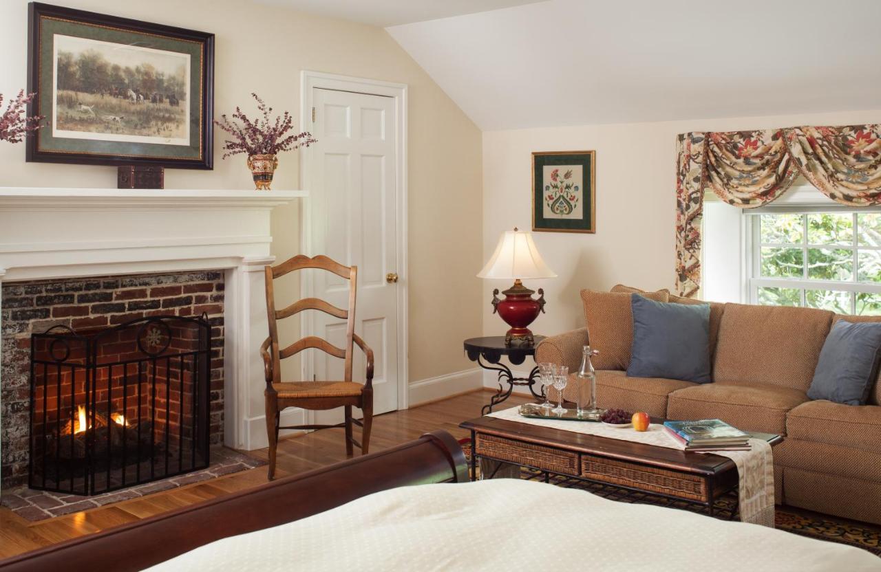 Inn At Warner Hall Gloucester Εξωτερικό φωτογραφία