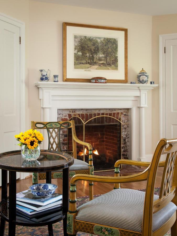 Inn At Warner Hall Gloucester Εξωτερικό φωτογραφία