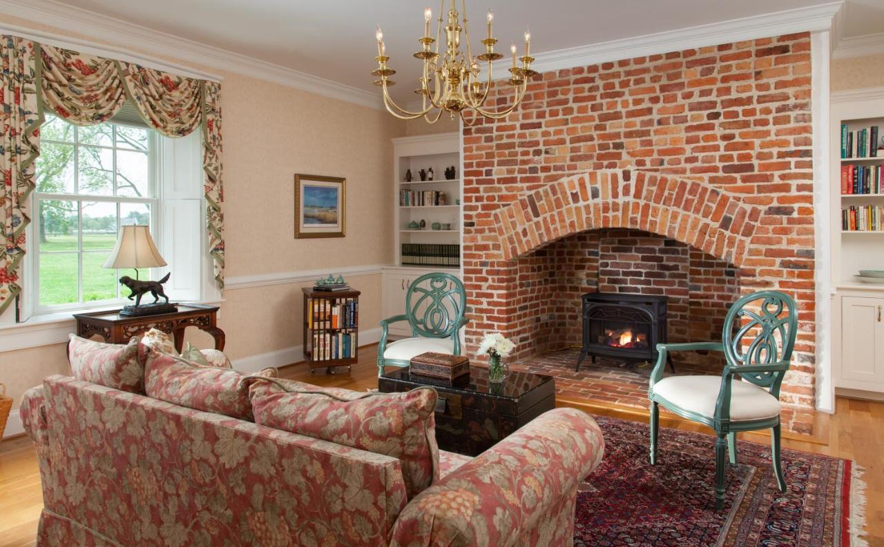 Inn At Warner Hall Gloucester Εξωτερικό φωτογραφία