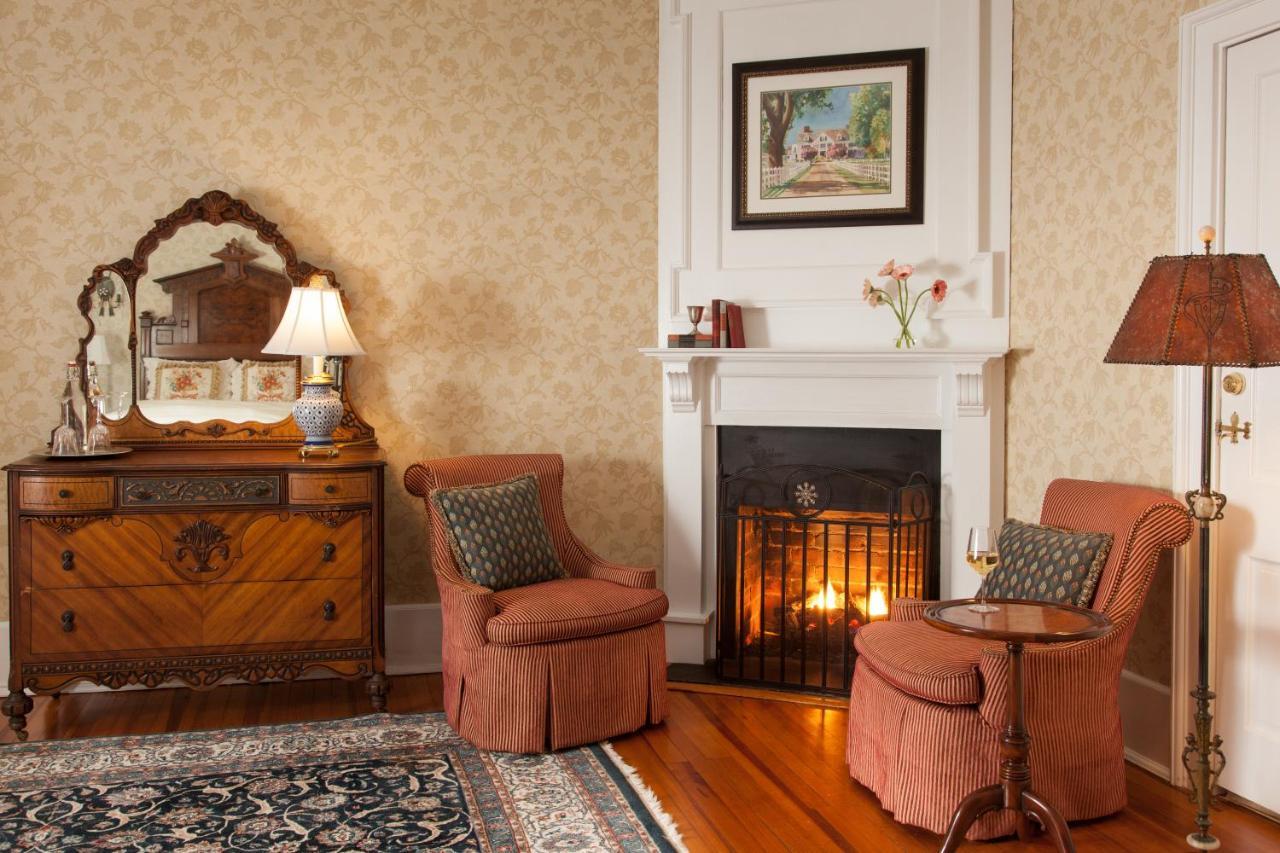 Inn At Warner Hall Gloucester Εξωτερικό φωτογραφία