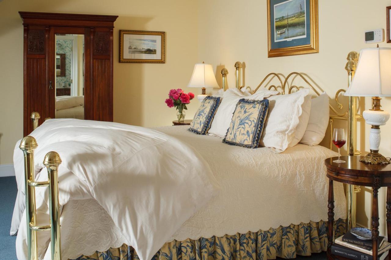 Inn At Warner Hall Gloucester Εξωτερικό φωτογραφία