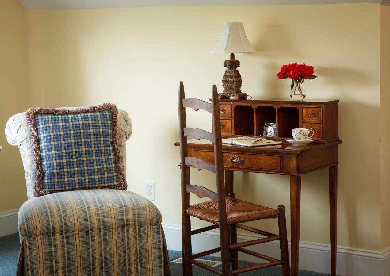 Inn At Warner Hall Gloucester Εξωτερικό φωτογραφία