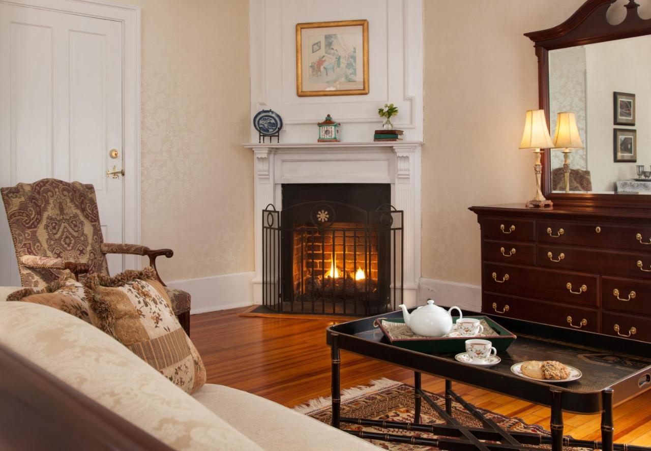 Inn At Warner Hall Gloucester Εξωτερικό φωτογραφία
