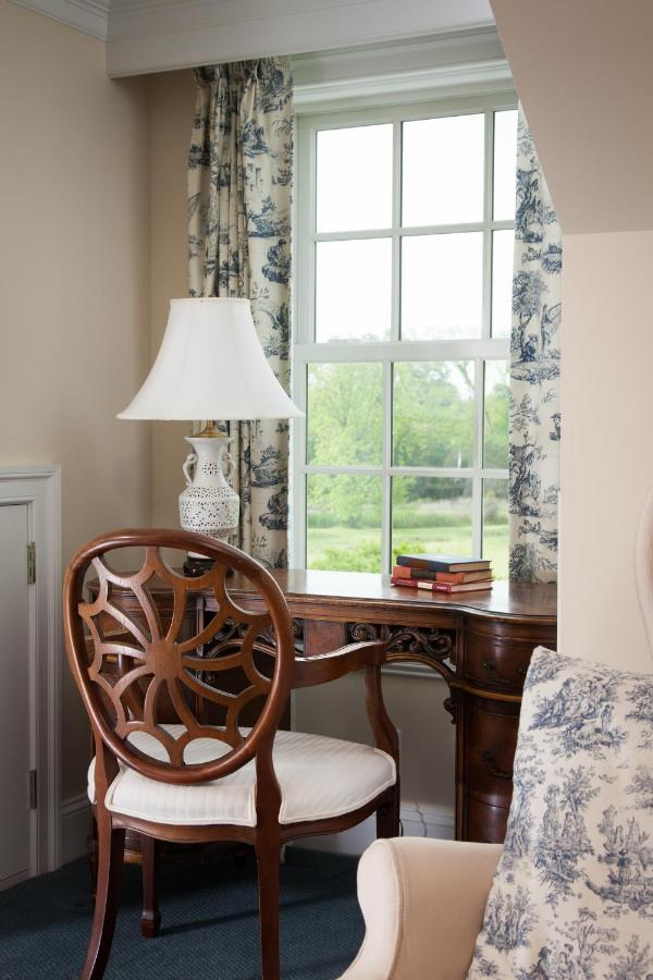 Inn At Warner Hall Gloucester Εξωτερικό φωτογραφία