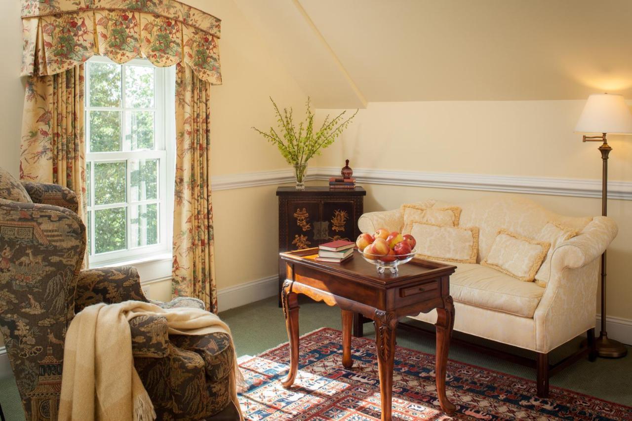 Inn At Warner Hall Gloucester Εξωτερικό φωτογραφία